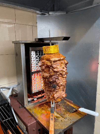 Trompo de pastor con piña